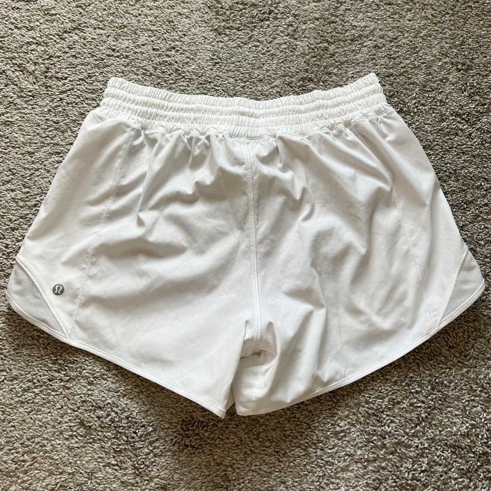 Lululemon Hotty Hot 4in high rise shorts